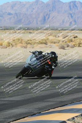 media/Jan-10-2025-CVMA Friday Practice (Fri) [[489e0da257]]/Group 4 and Trackday/Session 2 (Turn 4 Inside)/